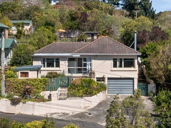 * UNDER OFFER * Freehold, Funky, Fantastic, Fabulo