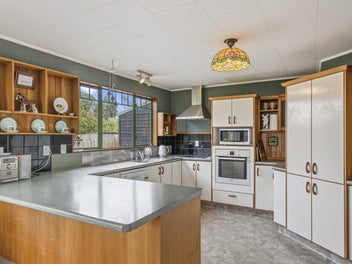 FAMILY LIVING IN PRIME LOCATION