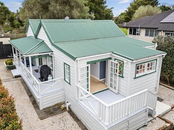 Cozy Cottage with Plenty of Parking