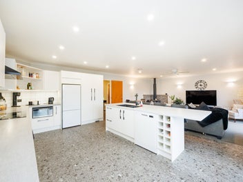Spacious executive lifestyle on Polson Hill