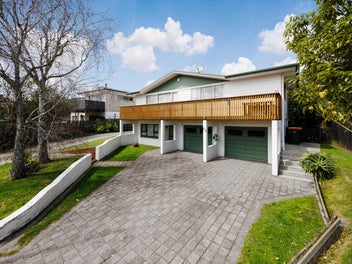 SOUTH-BOUND VENDORS DEMAND AN URGENT SALE!