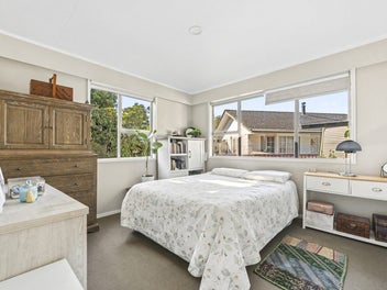 SHIRLEY'S RETIRING TO BLENHEIM!