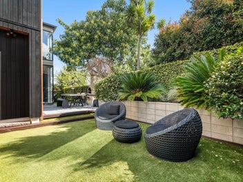 Contemporary Elegance, Private Sanctuary