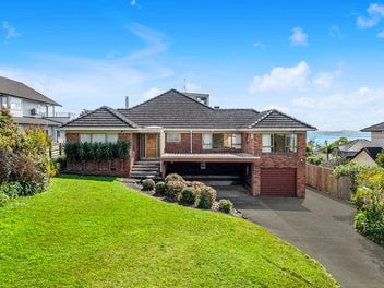 Auction tonight 6pm - don't miss out!!