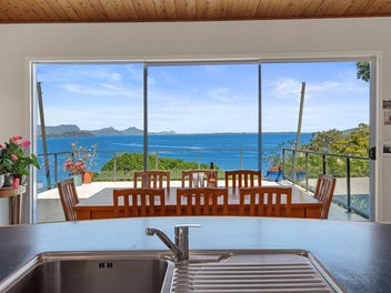 Seaside Character Home with Huge Views!