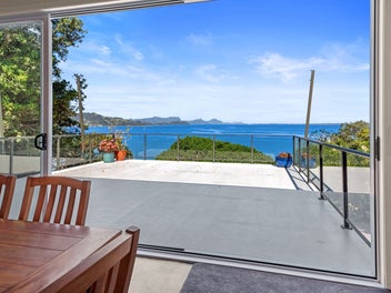 Seaside Character Home with Huge Views!