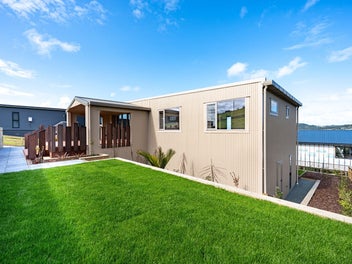 Stylish, New and Move-In Ready - Lang's Beach