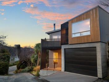 Style & Seclusion in Sunny Kelvin Heights