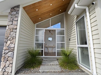 Move in and enjoy before Christmas!