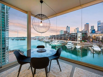 Absolute Waters Edge - Lighter Quay