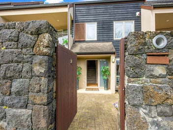UPMARKET PARKSIDE LIVING