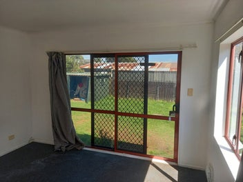 1 BEDROOM UNIT 44SQM RESITED & PILED