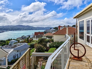 Luxury Lifestyle above The Bay