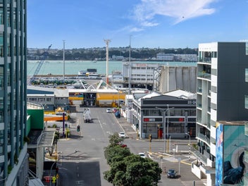Freehold Near New with Seaview