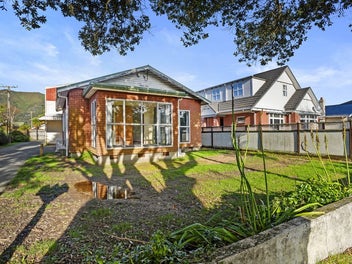 Opportunity Knocks at 2/45 Cambridge Terrace