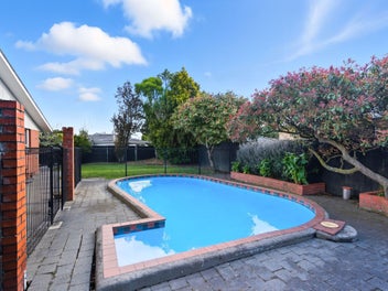 Smart Move: 4 Beds + Study, Pool & Schools