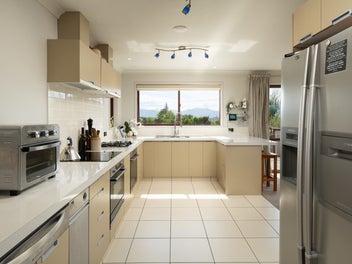 Exceptional Home. Exceptional Garaging