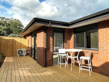 Brand new 2 Bedroom single level offers over 519k!