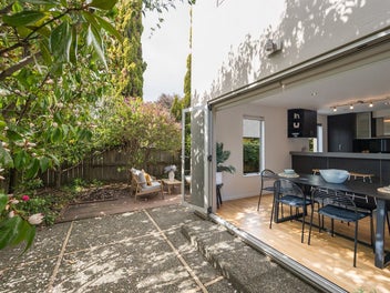 Central Nelson CBD townhouse - Must view!