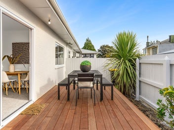 Sunny, Renovated Home in the Heart of Tahunanui