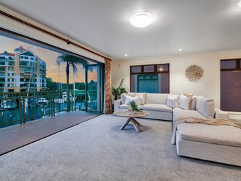 WATERFRONT WITH DOUBLE GARAGE PLUS 16M BERTH