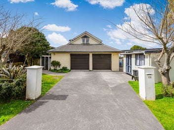 Spacious 2 Storey Family Haven!