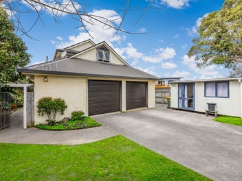 Spacious 2 Storey Family Haven!