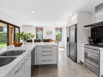 Secluded sanctuary, stylish - neighbouring reserve