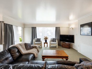 Charming in Chartwell