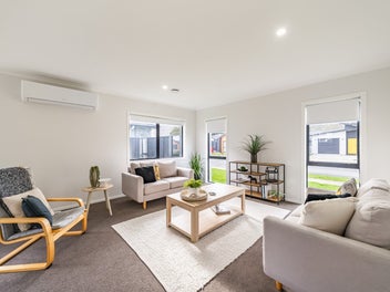 Modern Comfort - Move Straight In!