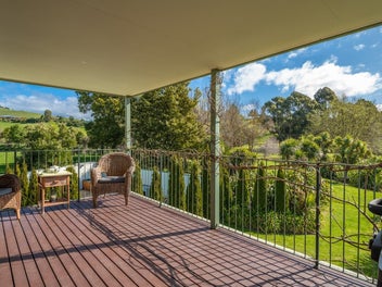 Privacy, views & lifestyle!