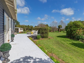 Charming Lifestyle Home on 2.5 Acres