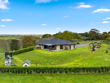 Lifestyle Home Minutes from Waiuku!