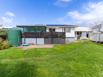 Prime Three Bedroom With Land To Play