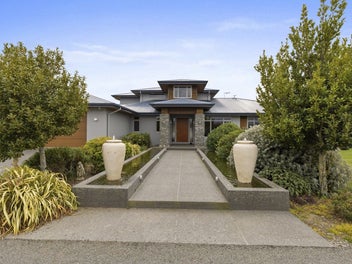 Multigenerational home, modern sheds, 6 hectares