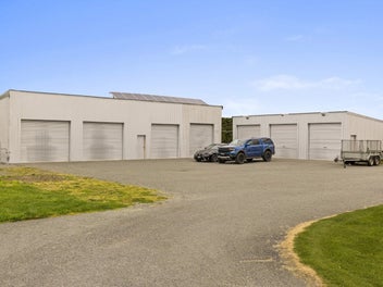 437sqm of house, 300sqm of sheds on six hectares