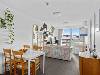 Modern, Sunny Coastal Living