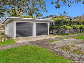 Central Location With Privacy Serenity & Birdsong