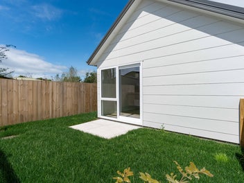 New Home, Stylish and Freehold Title!