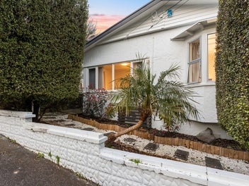 Prime Location / 4 Bedrooms / Endless Opportunity