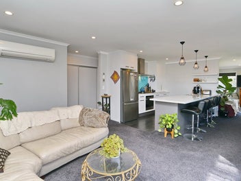 Entertainer’s Retreat with Fruit-Filled Gardens