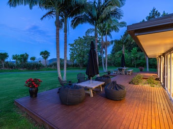Premium Location, Views And Mancave!