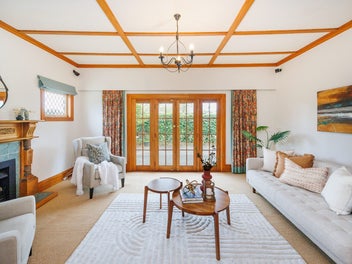 Motivated Vendor Welcomes Genuine Offers