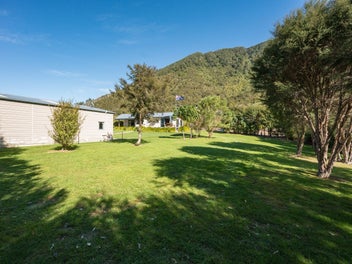 Create Your Dream Oasis in a Stunning Location!