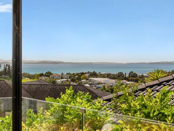 Single Level Living & Sweeping Seaviews