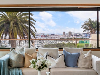 Entertainers Modern Dream Home with Views