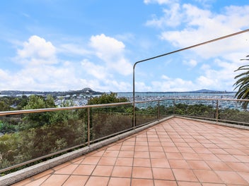 Entertainers Dream with Spectacular Views