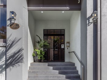 Boutique & Beautiful with Car Park!