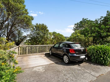 Sunny 70s Gem - Views, Privacy & Potential