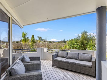 Private, Sunny & SEA VIEWS!